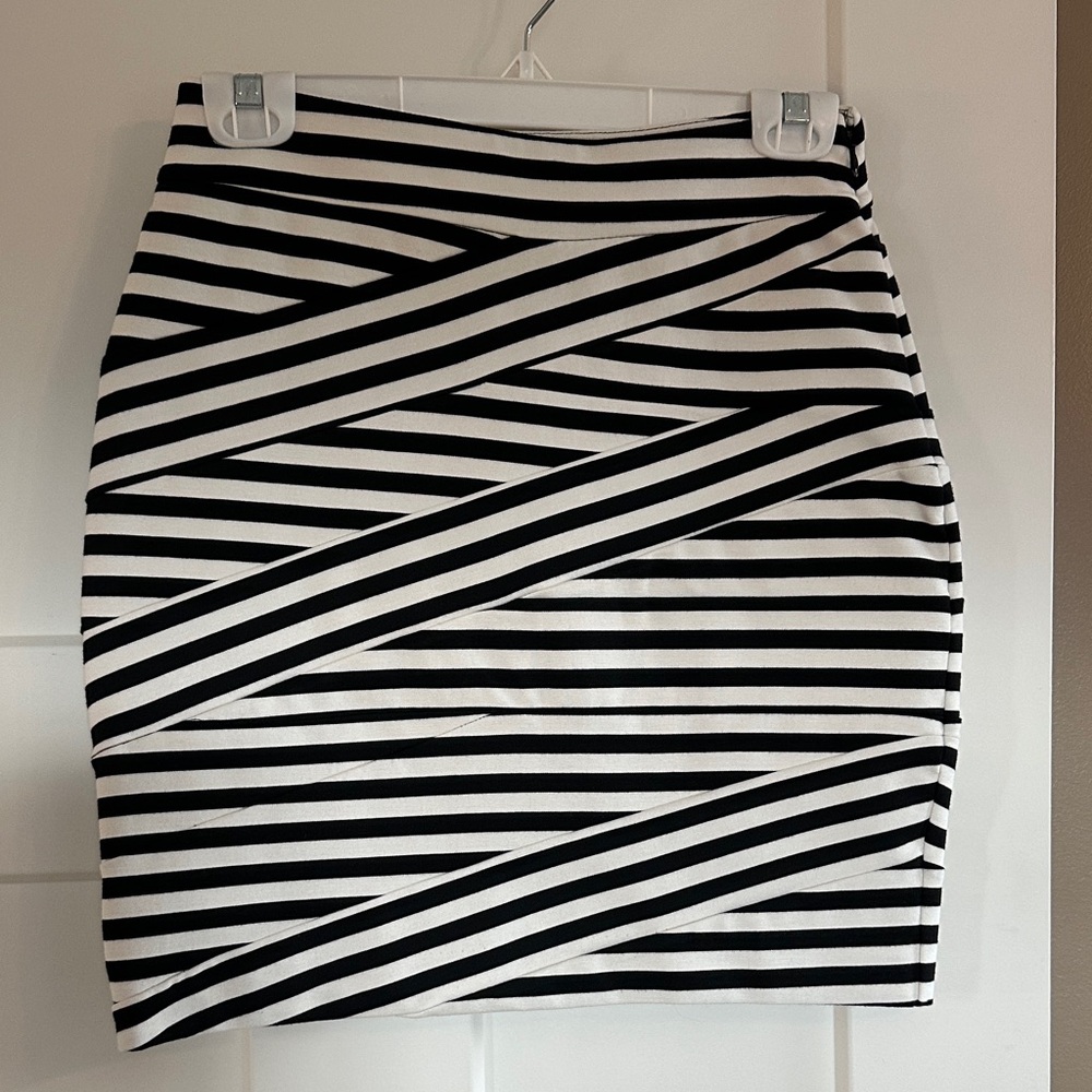 Express Black and White Geometric Pencil Skirt